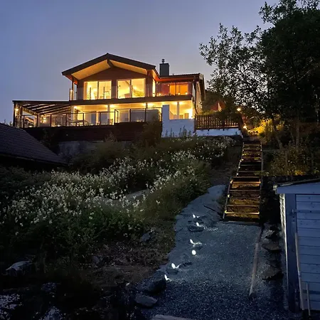 Prázdninový dům Waterfront House With Spectacular Ocean View *