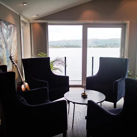 Waterfront House With Spectacular Ocean View * Blomsterdalen